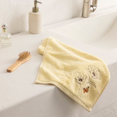 Handtuch mit Blumenmotiv 