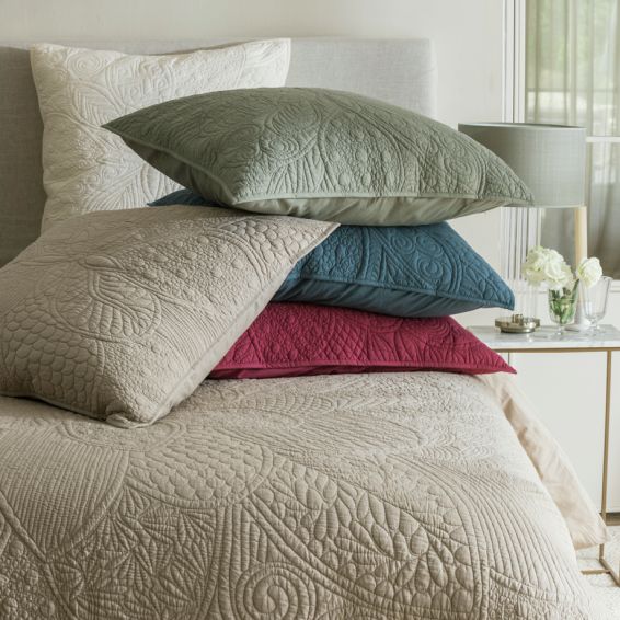 Tagesdecke mit platziertem Motiv