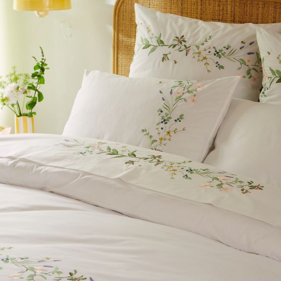 Housse brodée en percale