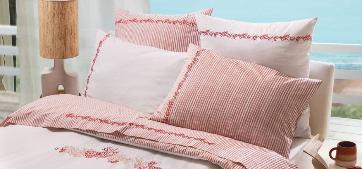 House de couette brodée, verso rayé