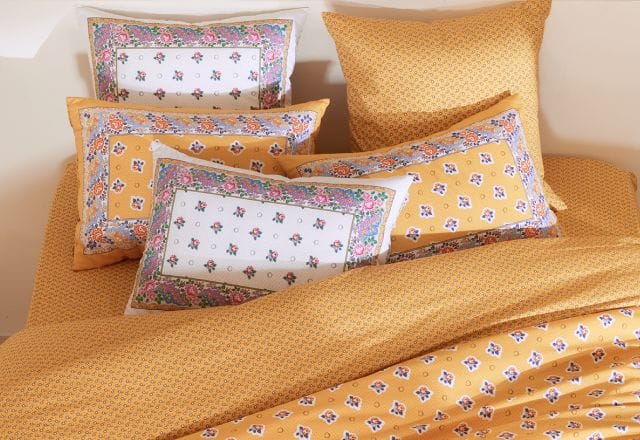 Pompadour jaune, linge de lit