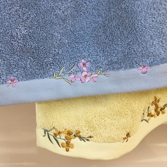 Badtetxilien mit Blumenmotiven 