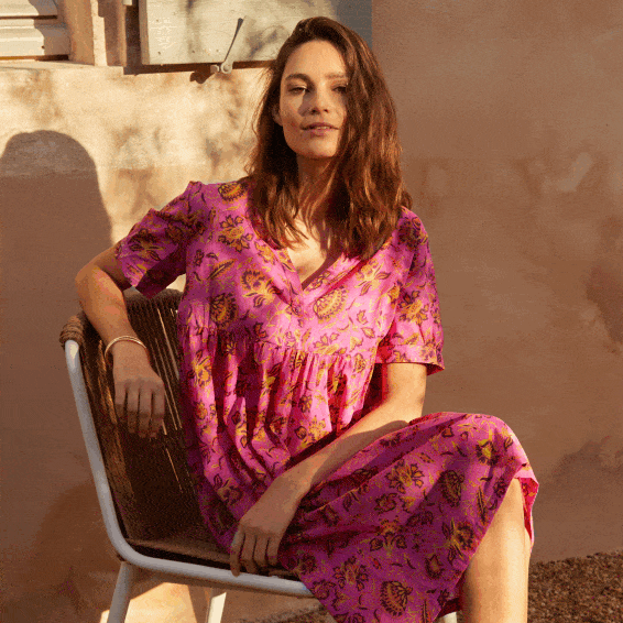Kleid mit V-Ausschnitt